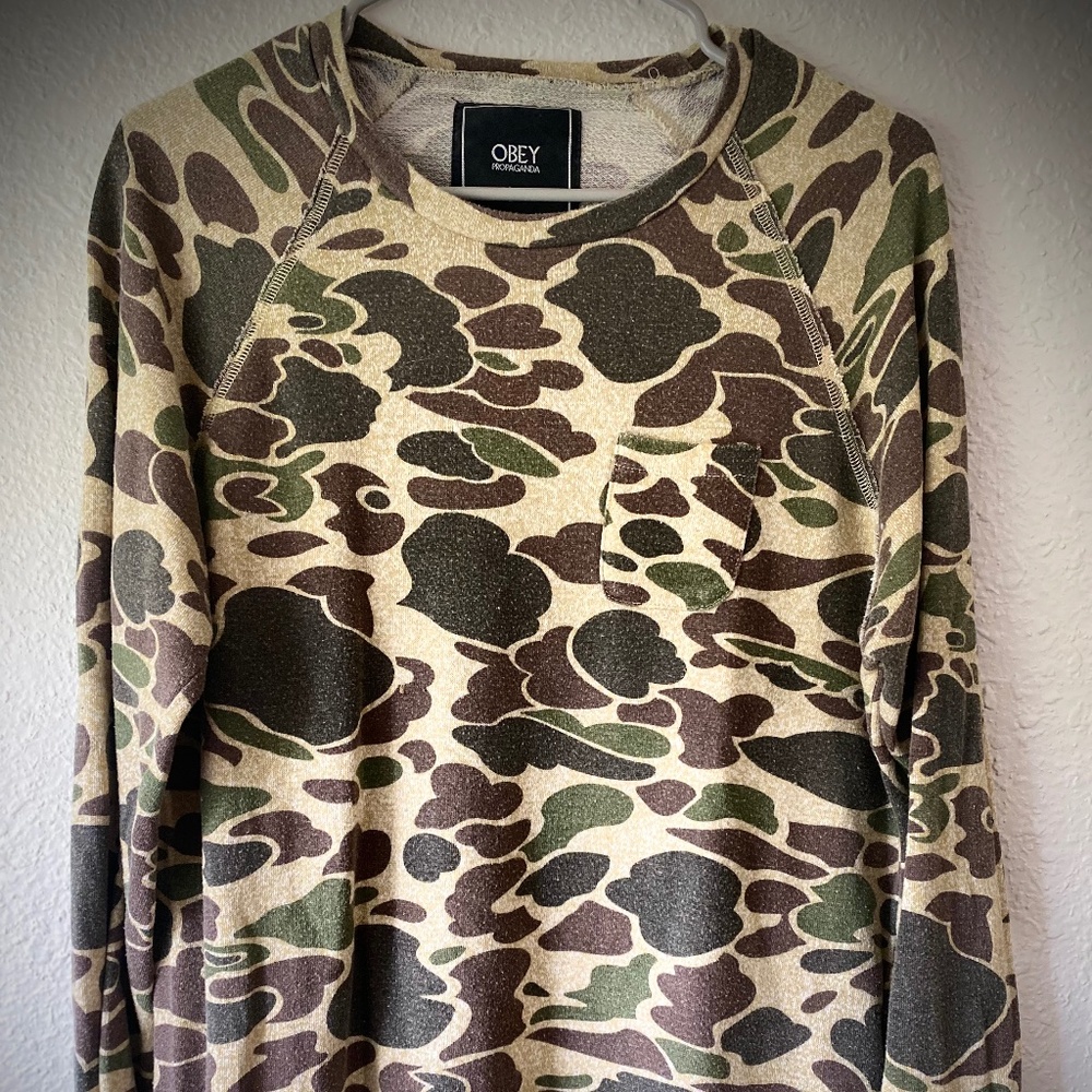 OBEY Mens Camo long sleeve shirt LARGE